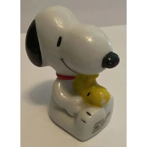 Vintage‎ 1958-65-66-72 Peanuts Snoopy Holding Woodstock Ceramic Figurine 3.25 In